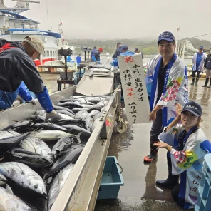 カツオ漁船の様子
