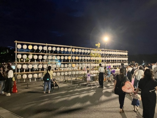 みなとまつり応援提灯会場風景