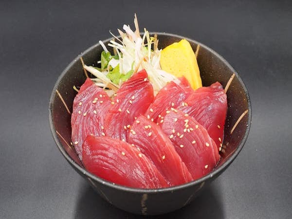 亀洋丸のかつお漬け丼